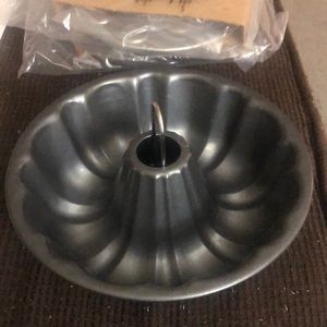 Pampered Chef Fluted pan for PC Quick cooker